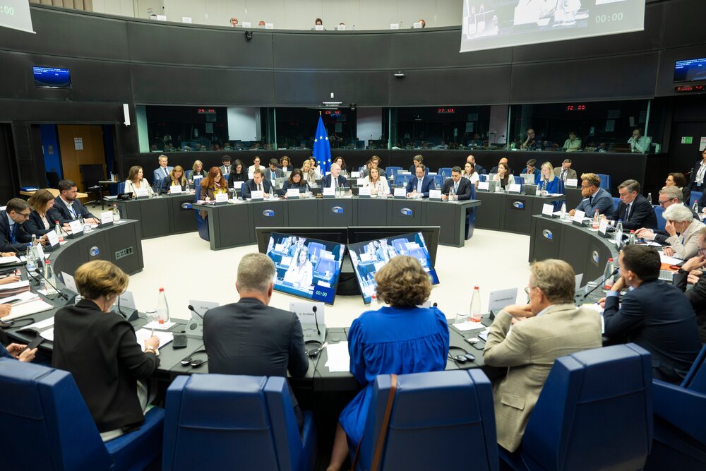 Photograph of the Chairs of the European Parliaments' Committe discussing in a meeting